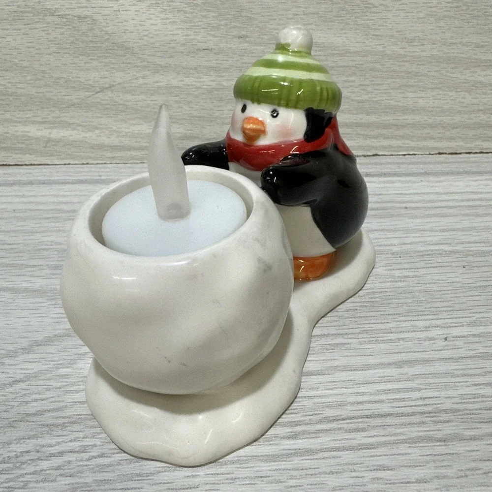 HALLMARK‎ Christmas Penguin w/Snowball Tea Light Candle Holder 5.5x3.5x2.5